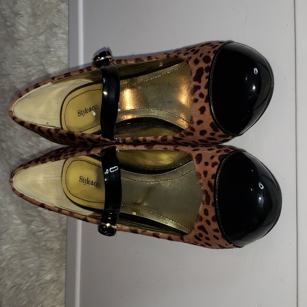 Womens used Style&co animal print heels